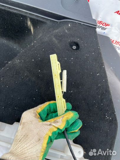 Обшивка багажника левая Mitsubishi Lancer 10 CX