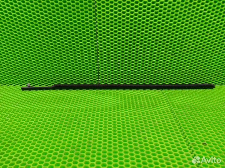 Молдинг стекла двери задний левый Land Rover Range