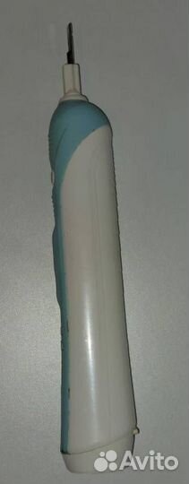 Электрическая зубная щетка oral b