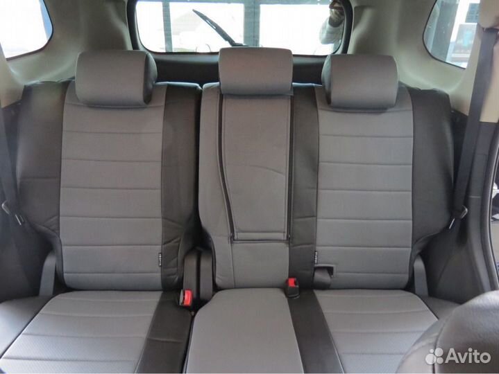 Чехлы на Митсубиши Аутлендер