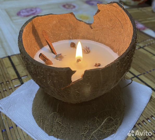 Свеча в кокосе