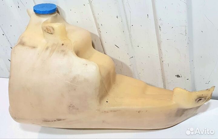 Бачок омывателя Ауди 80