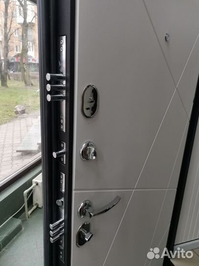 Дверь входная металлическая