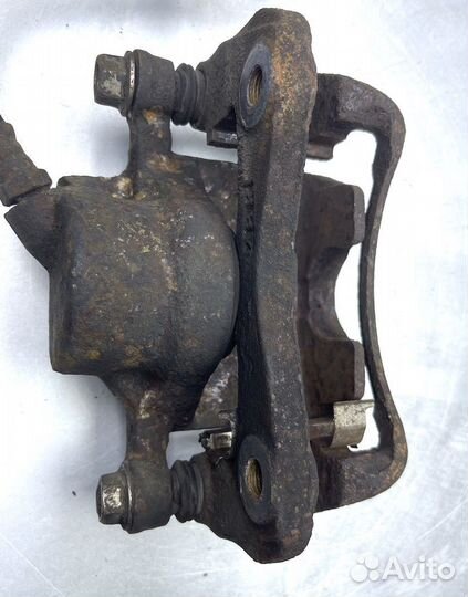 Мицубиси Галант Суппорт передний Прав