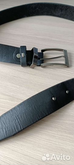 Мужской кожаный ремень черный