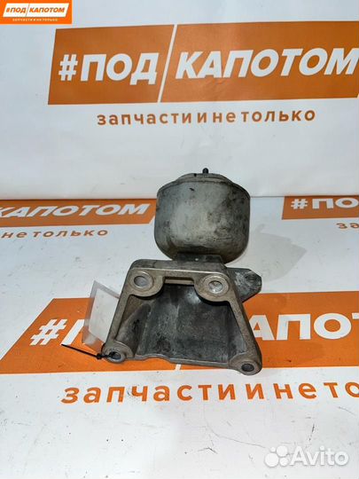 Подушка крепления двигателя Volkswagen Passat