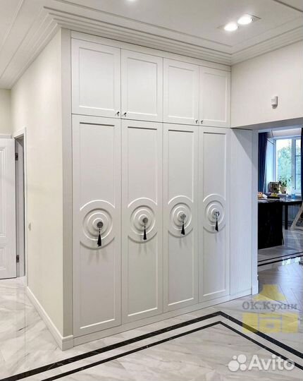 Шкаф трехстворчатый