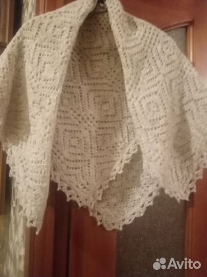 Теплый шерстяной ажурный платок