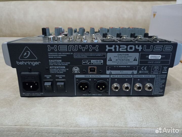 Микшерный пульт behringer xenyx