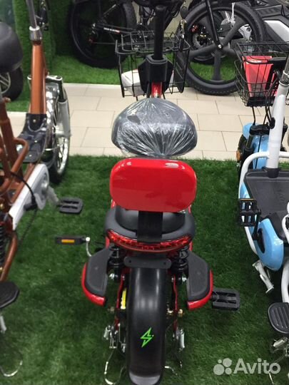 Шикарный Электроскутер с педалями