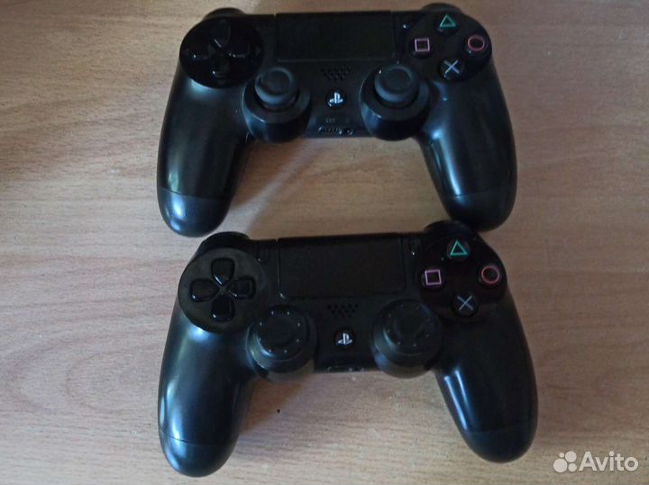 Sony PS4 с 2 геймпадами