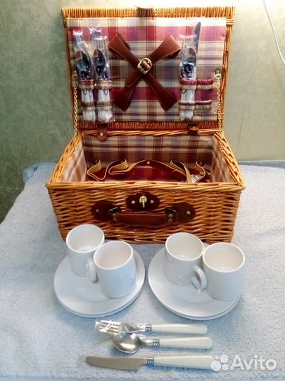 Корзина для пикника с посудой