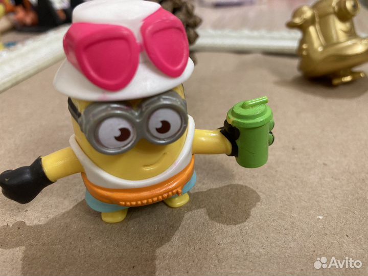 Миньоны из макдональдса золотой