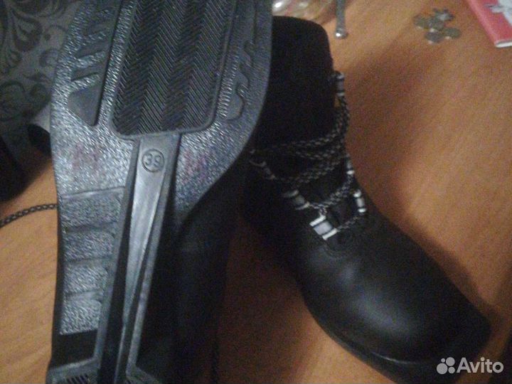 Лыжные ботинки