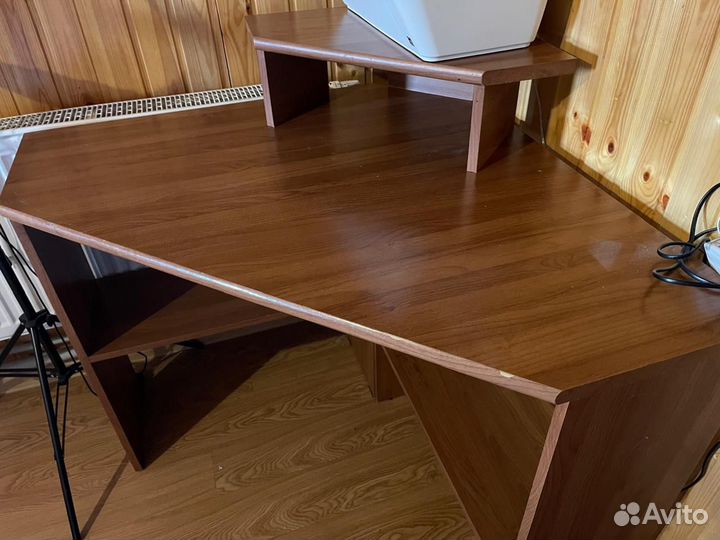 Компьютерный угловой стол