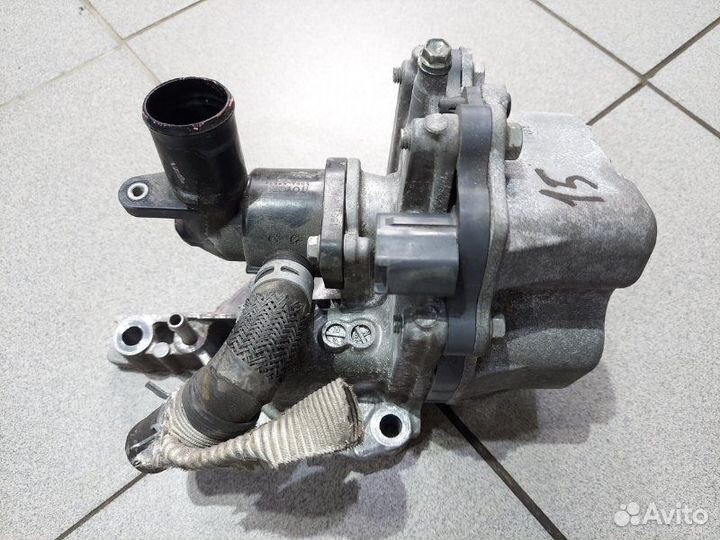 Помпа охлаждения Toyota Camry AVV50-1050975