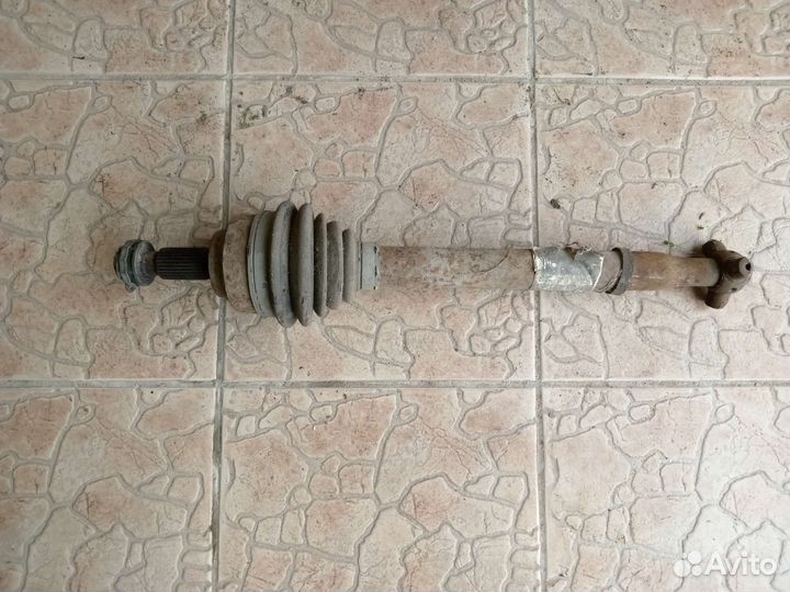 Передний привод левый на пежо 407 2.0 ат