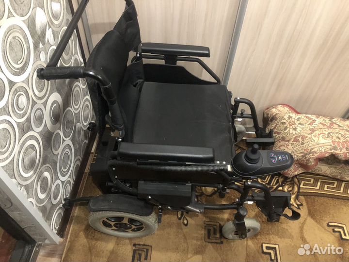 Инвалидная коляска с электроприводом