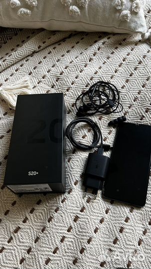 Телефон samsung s20 plus