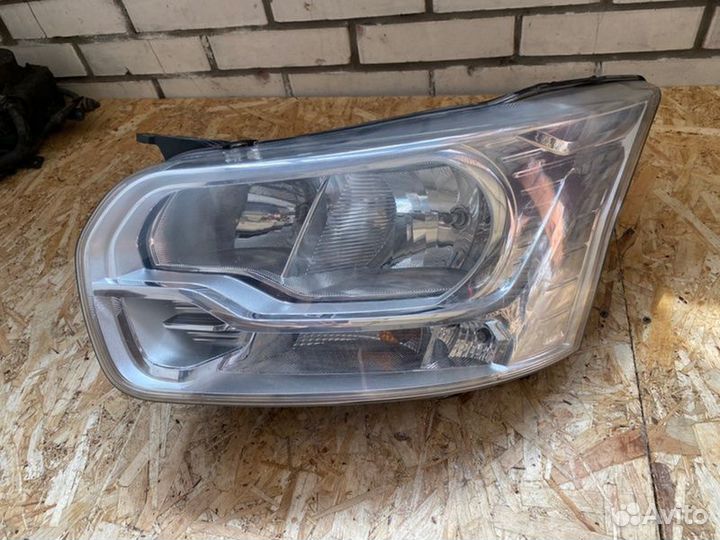 Фара галогеновая левая Ford Transit 8 2.2 tdci