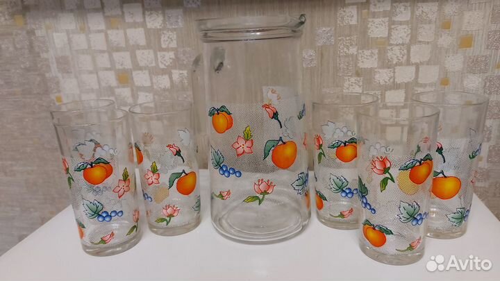 Кувшин со стаканами Италия