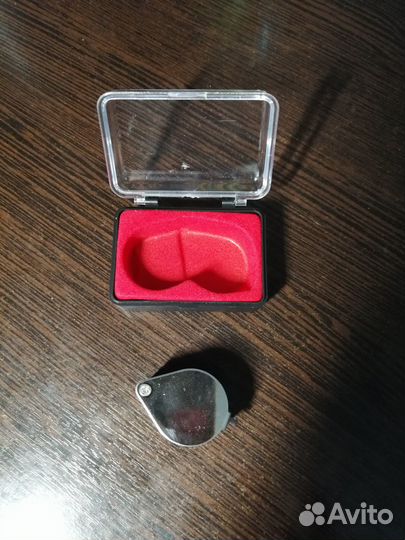 Увеличительное стекло лупа