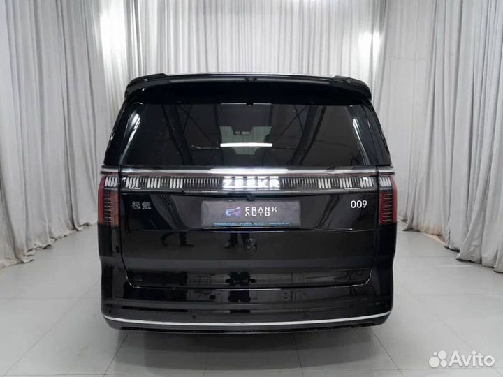 Zeekr 009 612 л.с. AT, 2025