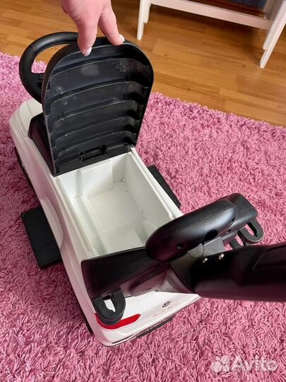 Детская машина каталка с ручкой