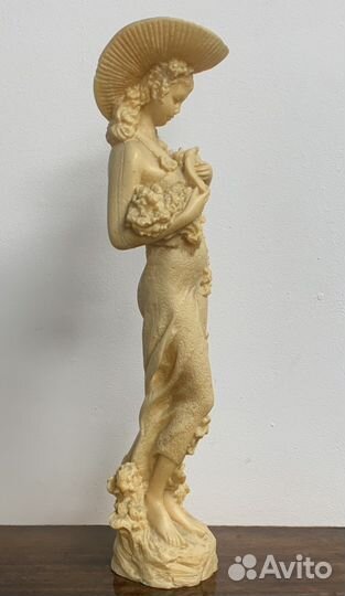 Статуэтка скульптура СССР Девушка с птицей