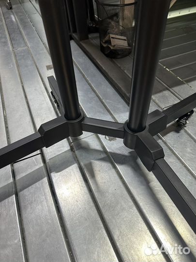 Стойка для телевизора на колесах