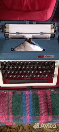 Печатная пишущая портативная машинка