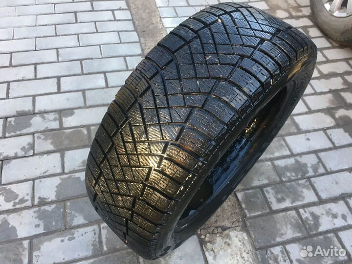 Pirelli Ice Zero FR 215/55 R17 98H