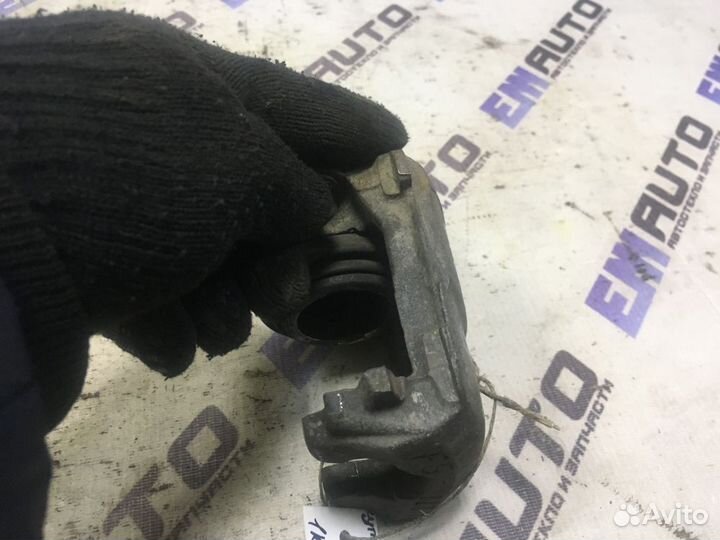 Суппорт тормозной передний левый Шкода Октавия Тур