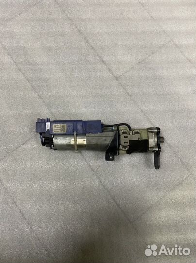 Мотор крышки багажника правый Ауди Ку5 8R