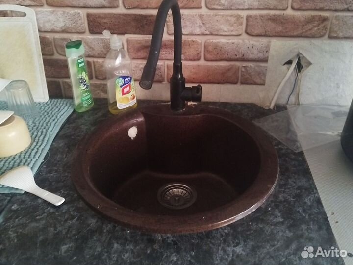 Мойка со смесители и сифоном