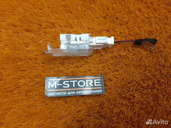 Плафон освещения Audi Q5 8R cdnc 2010