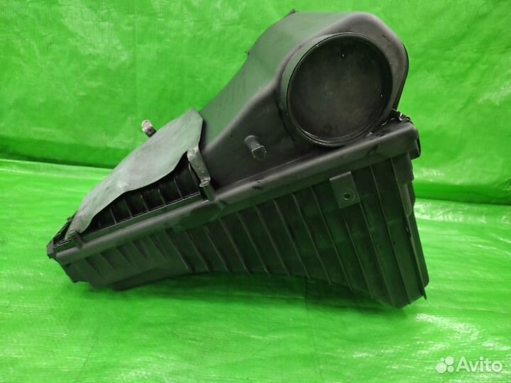 Корпус воздушного фильтра Volkswagen Touareg