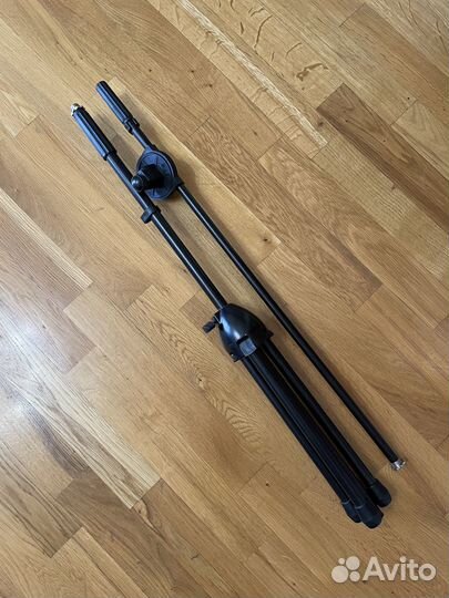 Микрофонная стойка напольная