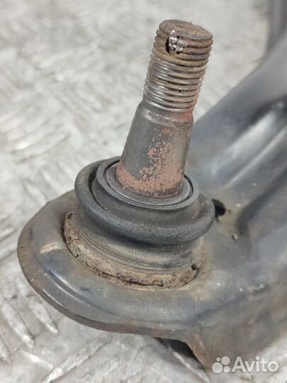 Рычаг подвески передний правый Nissan Sunny FB15