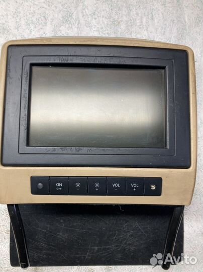 Подголовник монитор на Mercedes W251