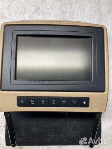 Подголовник монитор на Mercedes W251