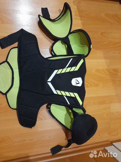 Нагрудник хоккейный Warrior