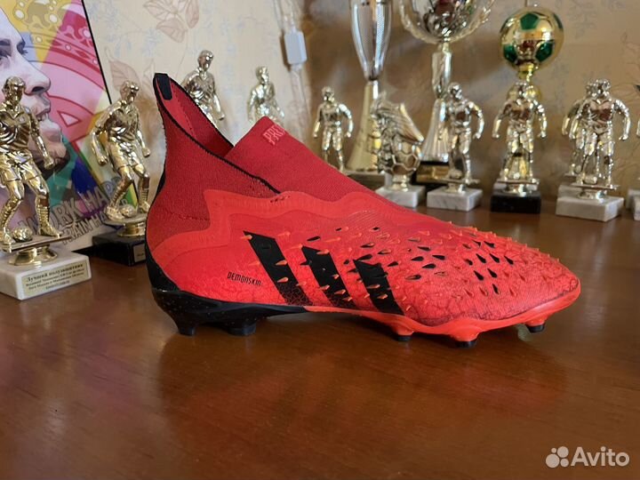 Шипованные футбольные бутсы adidas predator