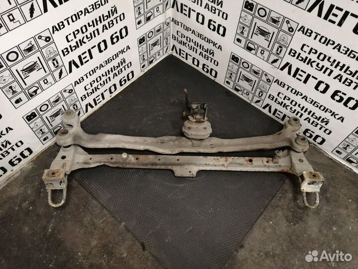 Балка подрадиаторная VW Passat (B4)