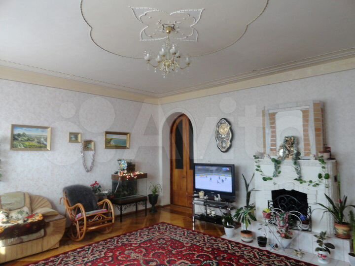 Дом 383 м² на участке 8,05 га