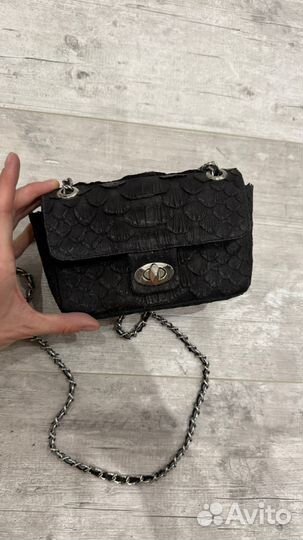 Сумка шанель мини из кожи гиганта, черная