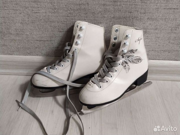 Коньки две пары