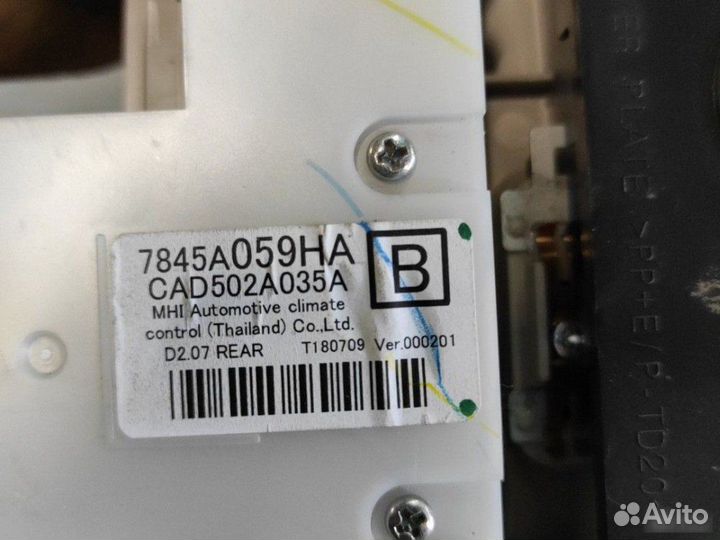 Плафон Mitsubishi Pajero Sport 3 KS0W