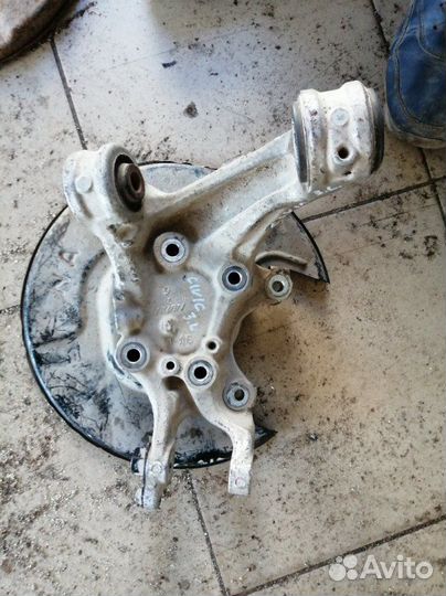 Кулак поворотный задний левый Honda Civic 4D R18A2