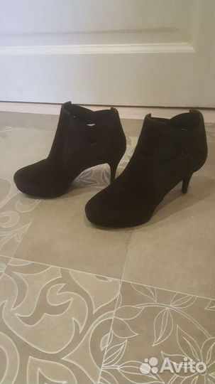 Ботильоны замшевые Stuart Weitzman